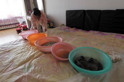 额敏楼上漏水，住户失联，小区没物管，业主维权难！律师来支招……